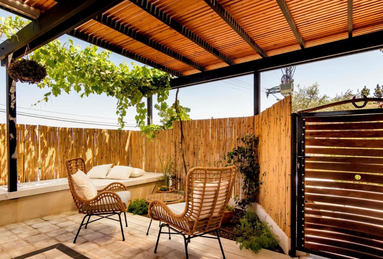 Jabotinsky 37 Bed and Breakfast Zikhron Ya'akov Buitenkant foto
