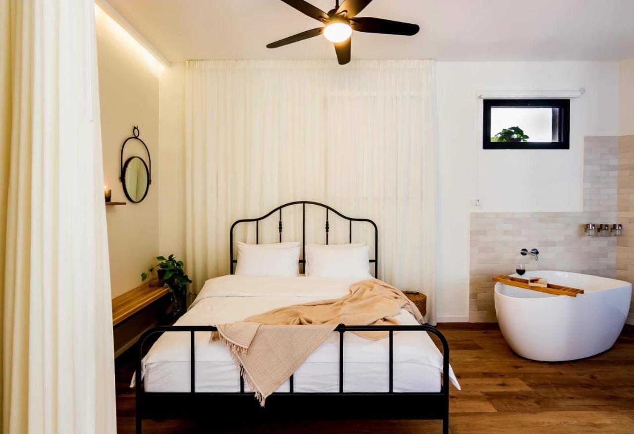 Jabotinsky 37 Bed and Breakfast Zikhron Ya'akov Buitenkant foto