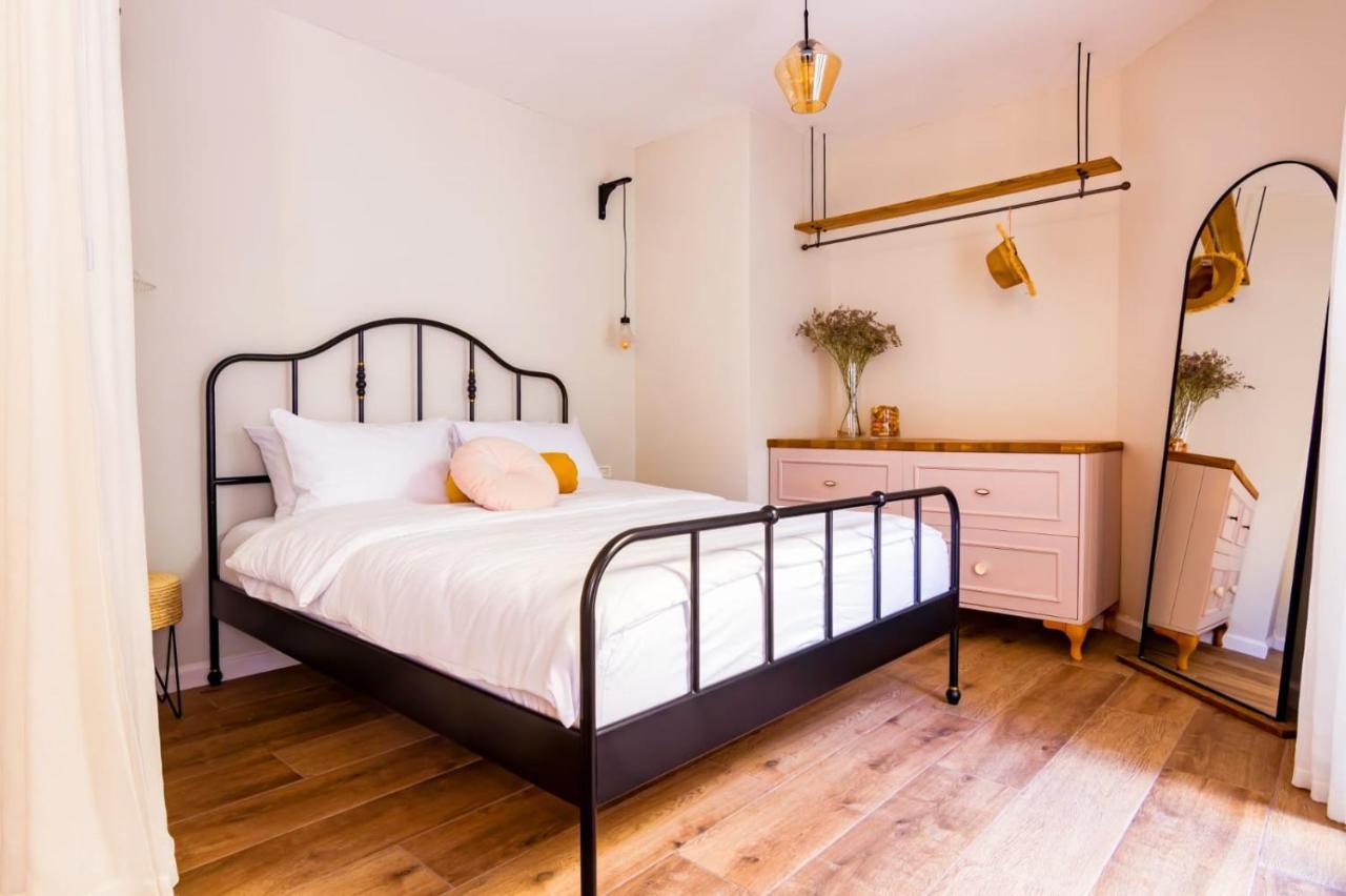 Jabotinsky 37 Bed and Breakfast Zikhron Ya'akov Buitenkant foto